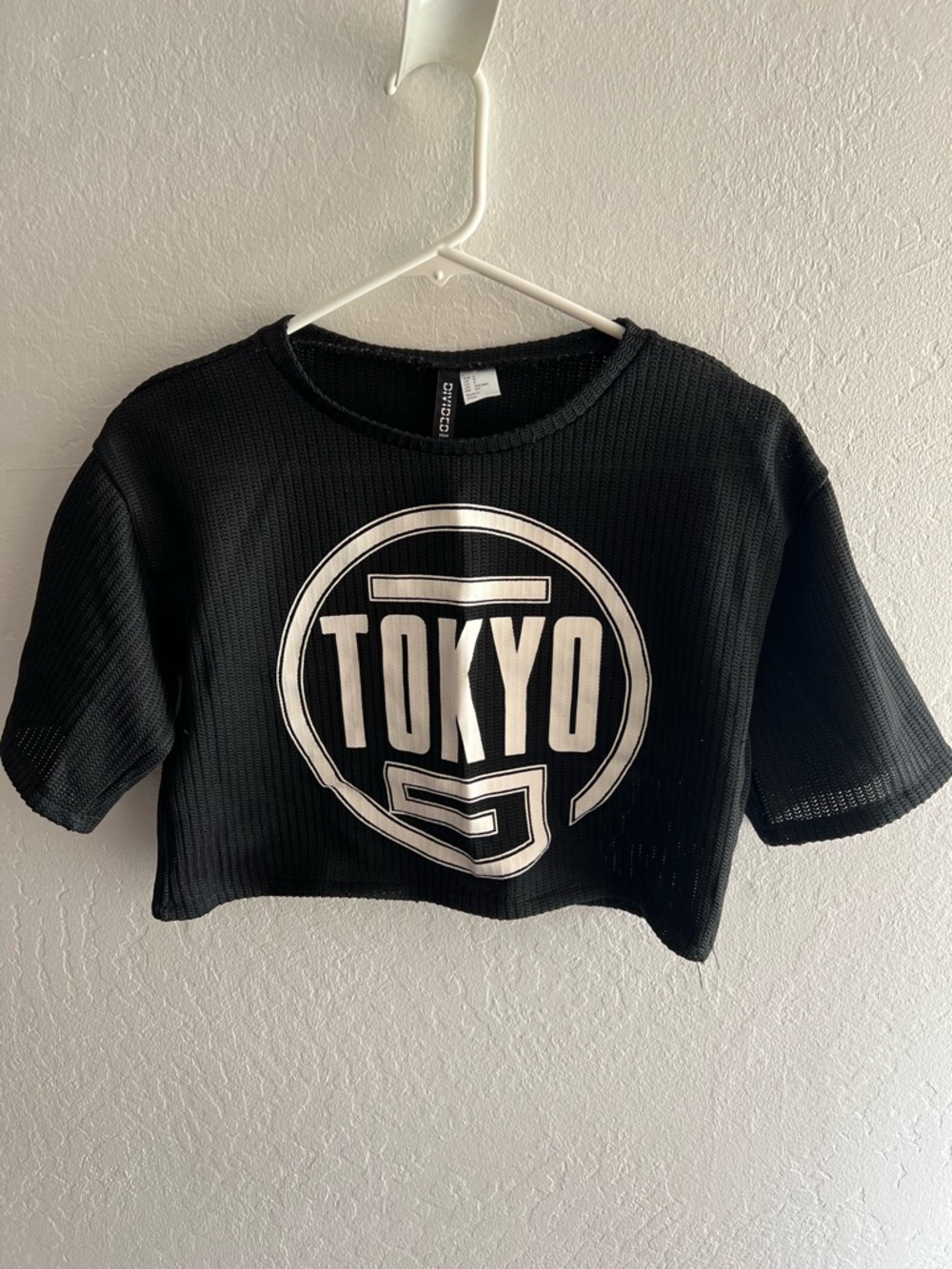 H&M Divided TOKYO Graphic Black Cropped Women's Top
